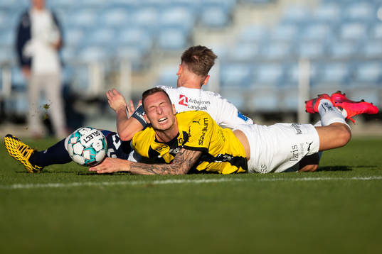 Sebastian Hausner of Aarhus and Gustaf Nilsson of Häcken