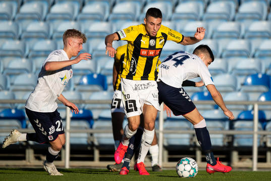 Ali Youssef of Häcken and Albert Gronbaek