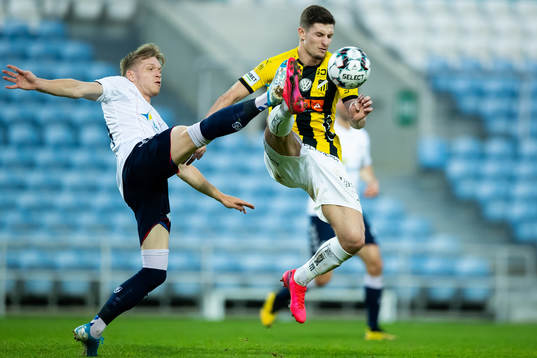 Bror Blume of Aarhus and Adnan Maric of Häcken