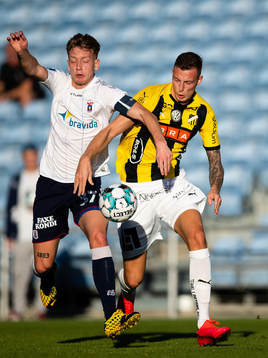 Sebastian Hausner of Aarhus and Gustaf Nilsson of Häcken