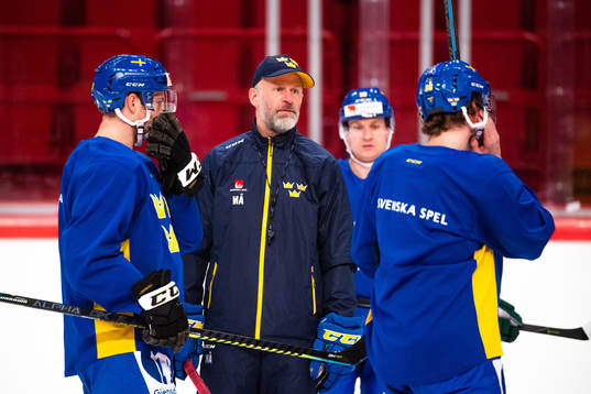 Assistant coach Markus Åkerblom with Malte Strömwall,