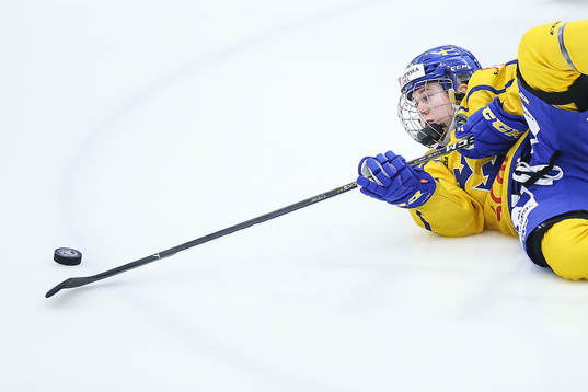 Bläddra bland fler bilder av Ishockey, Dam, Euro Hockey Tour, Sverige - Ryssland