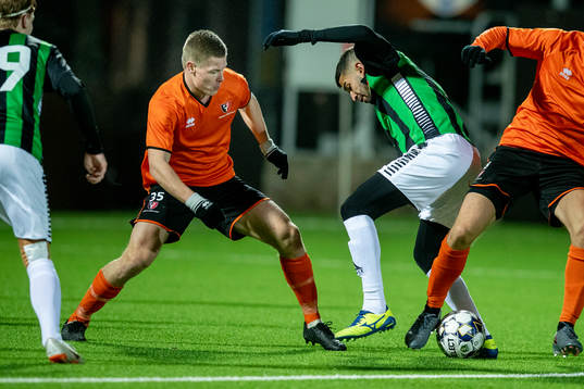 Trollhättans Alexander Leksell mot GAIS Paulo Marcelo