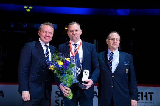 Tomas Holmström, here pictured with chairman of Swedish