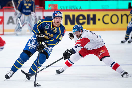 Oscar Lindberg of Sweden and Tomas Hyka of Czech Republic