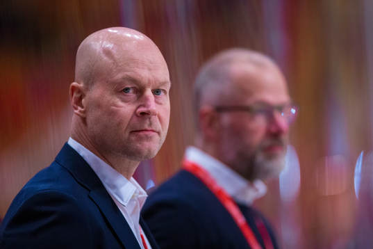 Assistant coach Marcus Ragnarsson of Sweden