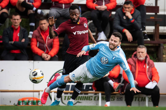 Kaku Kanga of Sparta Prauge and Erdal Rakip of Malmö FF
