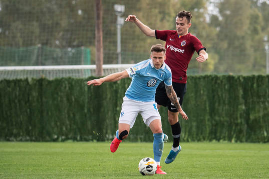 Arnor Traustason of Malmö FF and Andreas Vindheim of