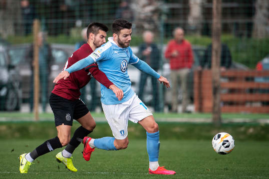 Michal Travnik of Sparta Prauge and Erdal Rakip of Malmö FF