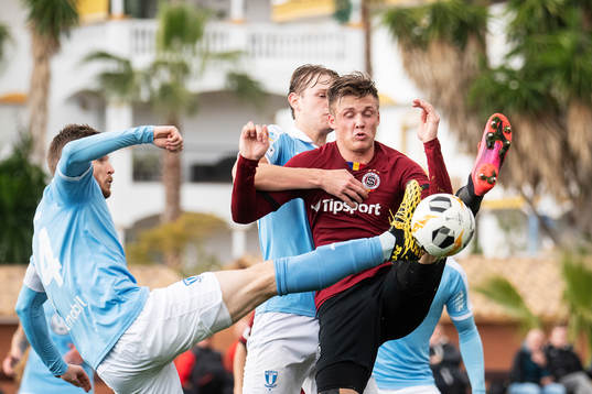 Martin Graiciar of Sparta Prauge against Jonas Knudsen and