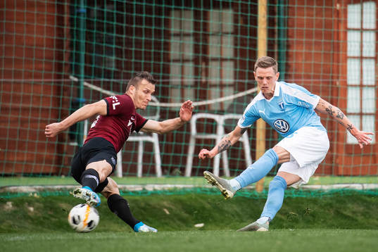 Adam Karabec of Sparta Prauge and Sören Rieks of Malmö FF