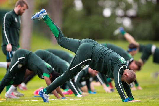 Hammarbys Darijan Bojanic stretchar