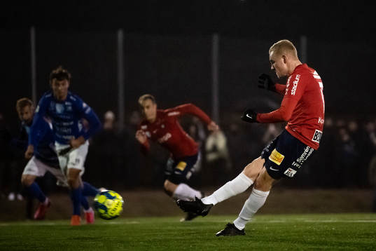 Örgrytes Adam Bergmark Wiberg gör 2-0 på straff