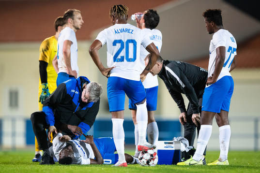 Maic Sema of Norrköping is examined by the medical team