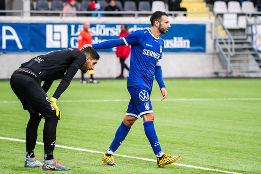 IFK Göteborgs målvakt Ioannis Anestis deppar med André