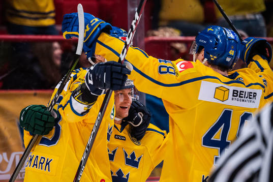 Marcus Nilsson of Sweden celebrate with teammates