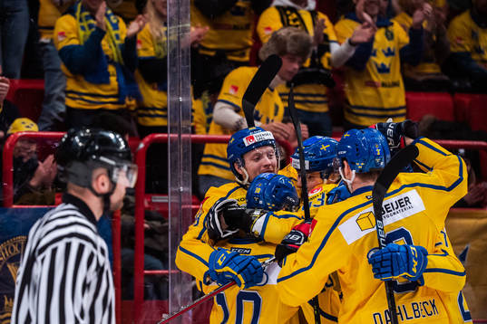 Marcus Nilsson of Sweden celebrate with teammates