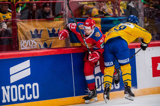Oscar Lindberg of Sweden and Artyom Sergeyev of Russia