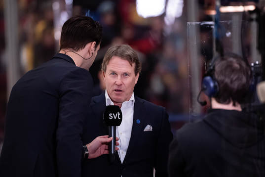 head coach Johan Garpenlöv of Sweden is being interviewed