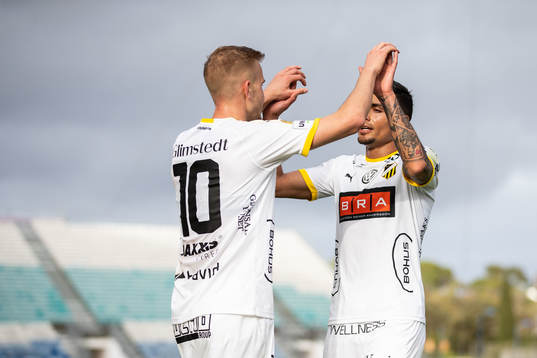 Jasse Tuominen celebrate with Ahmed Yasin of Häcken