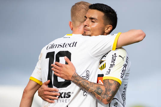 Jasse Tuominen and Ahmed Yasin of Häcken celebrates 0-2