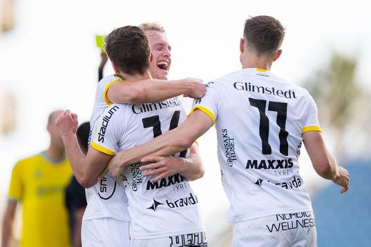 Leo Bengtsson of Häcken celebrates with team mate Gustav