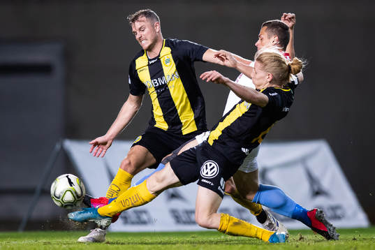 Gustav Ludwigson of Hammarby scores 2-3
