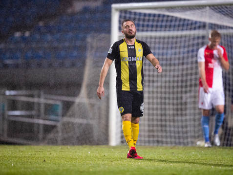 Muamer Tankovic of Hammarby look dejected