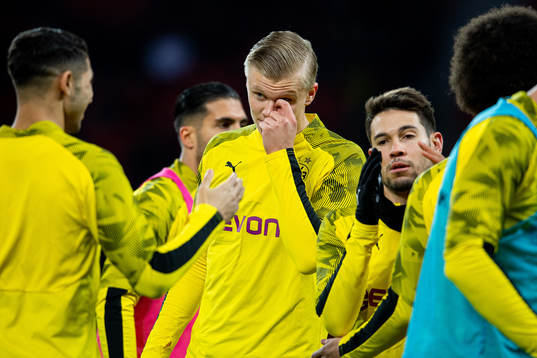 Erling Braut Haaland of Borussia Dortmund warms up