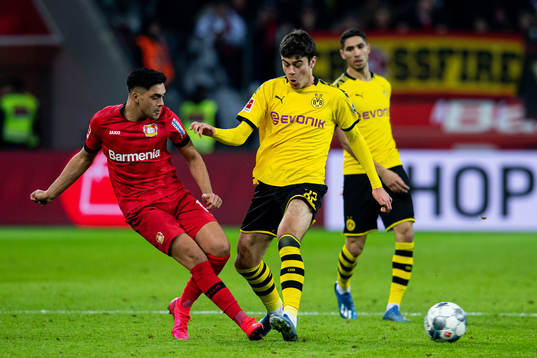Nadiem Amiri of Bayer Leverkusen and Giovanni Reyna of