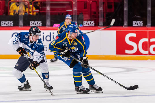 Jere Innala of Finland and Oscar Lindberg of Sweden