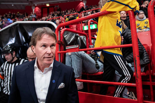head coach Johan Garpenlöv of Sweden