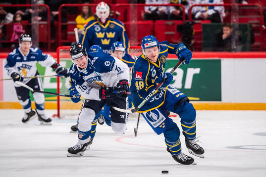 Jere Sallinen of Finland and Carl Klingberg of Sweden