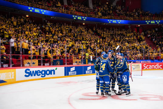 Bläddra bland fler bilder av Ice Hockey, Beijer Hockey Games, Sweden - Finland