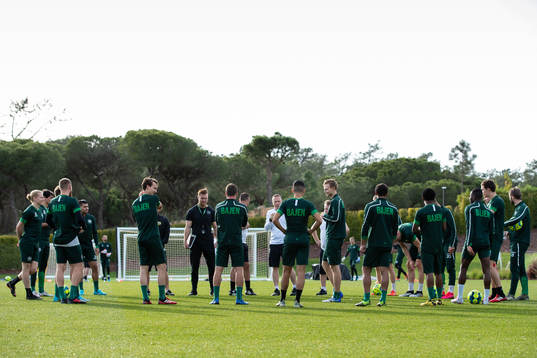 Hammarbys spelare och ledare samlade