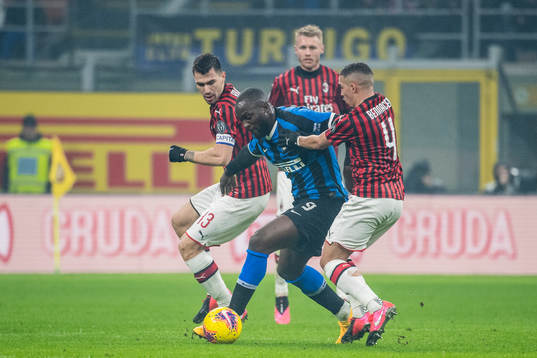 Romelu Lukaku of Inter against Alessio Romagnoli and Ismael
