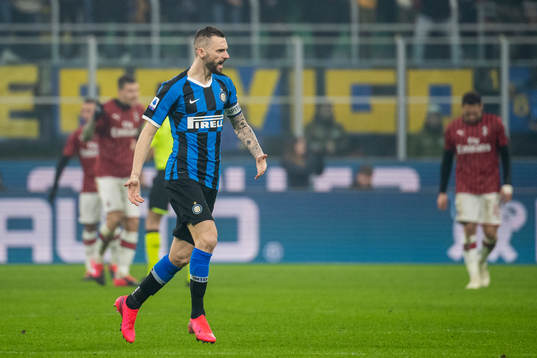 Marcelo Brozovic of Inter celebrates