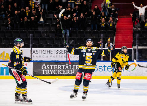 Södertäljes Anton Blomberg jublar