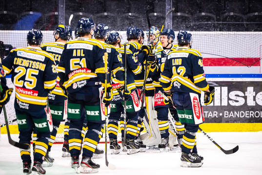 Södertäljes spelare jublar
