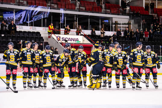 Södertäljes spelare jublar