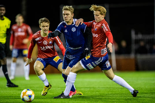 Utsiktens Adam Eriksson mot Örgrytes Otto Peterson