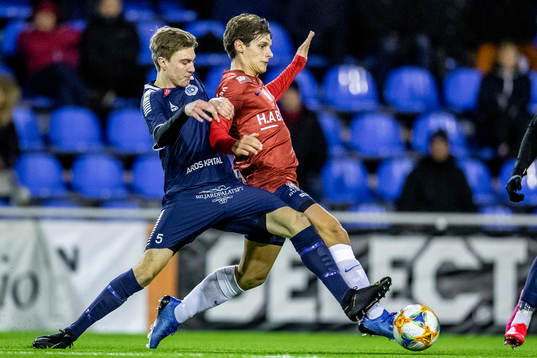 Örgrytes Kevin Ackermann mot Utsiktens Pontus Sätherström