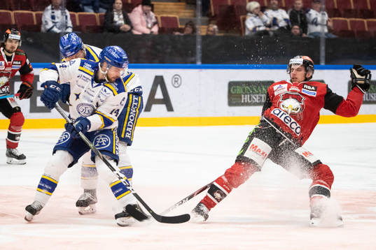 Leksands Oskar Lang och Malmö Redhawks Matias Lassen