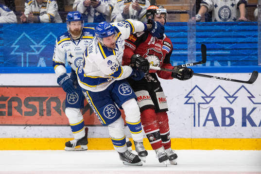 Leksands Jonas Ahnelöv och Malmö Redhawks Jesper Jensen