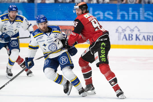 Leksands Oskar Lang och Malmö Redhawks Carl Persson