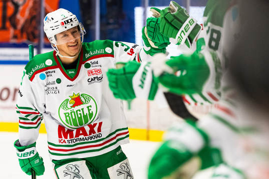 Rögles Daniel Bertov jublar