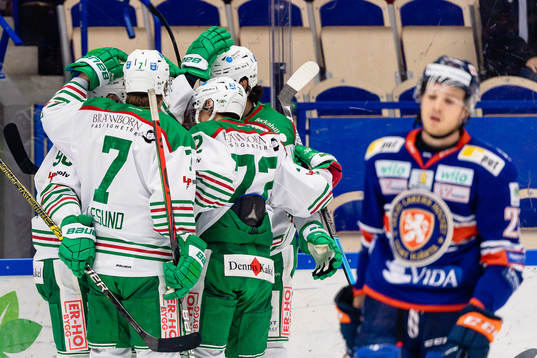 Rögles spelare jublar