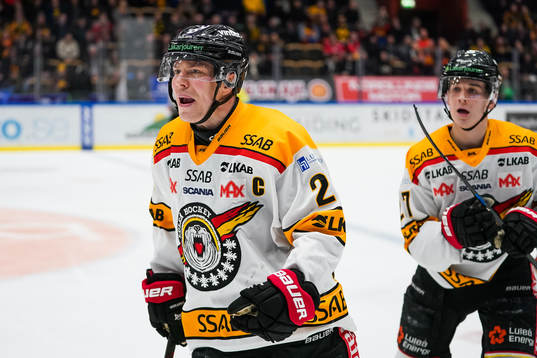 Luleås Erik Gustafsson och Nils Lundkvist jublar