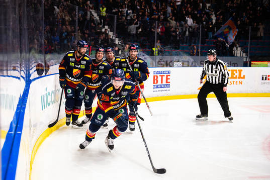 Djurgårdens Linus Hultström jublar