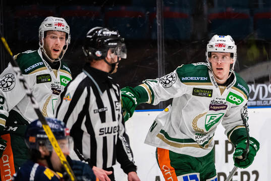 Färjestads Per Åslund och Carl Jakobsson jublar
